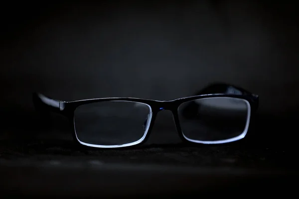 Óculos Pretos Isolados Fundo Preto — Fotografia de Stock