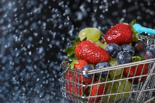 Close Blue Shopping Box Fruit Salad Blue Shopping Cart Strawberry — Stock Photo, Image