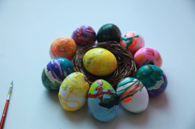 Paskalya yumurtası daire ve fırça