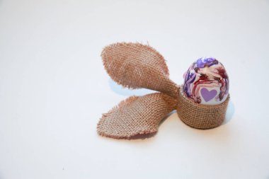 Dekore edilmiş Paskalya yortusu yumurta tavşan gibi