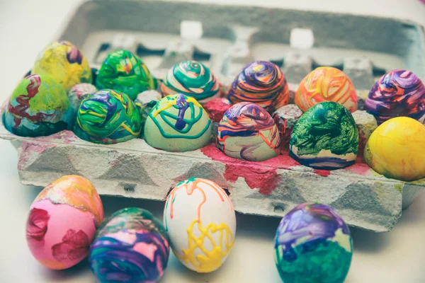 Huevos de Pascua en una caja —  Fotos de Stock