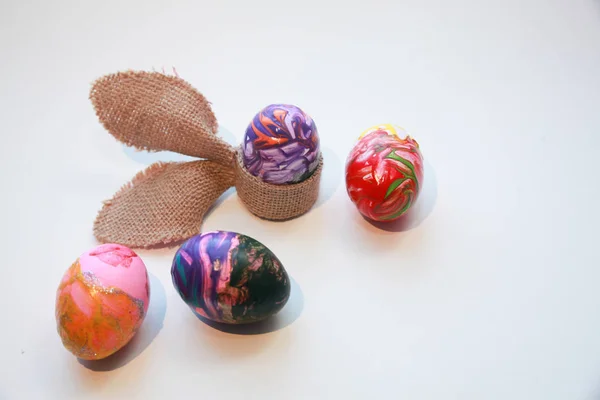 Los huevos de Pascua abstractos y las orejas de conejo —  Fotos de Stock