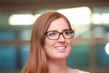 Rüya Kız bardaklarda