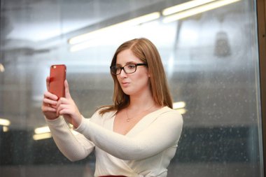 Şık model alarak selfie