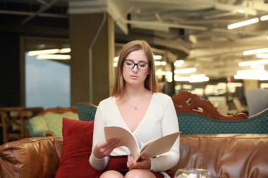 Zarif kadın okuma not defteri