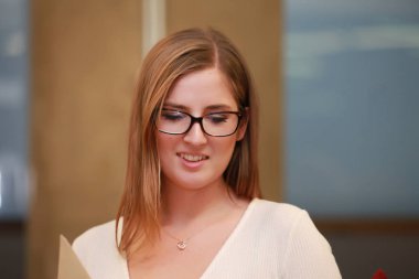 Belgeler ile büyüleyici modeli