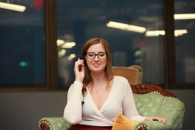 Neşeli arama işleç Office