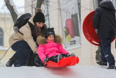 İki küçük çocuk