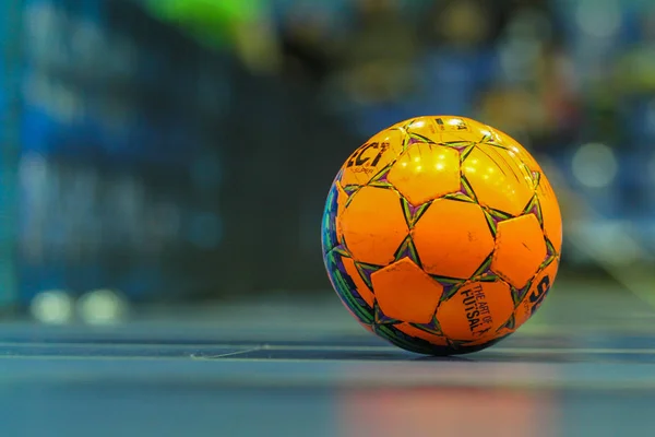 Futsal için turuncu topu