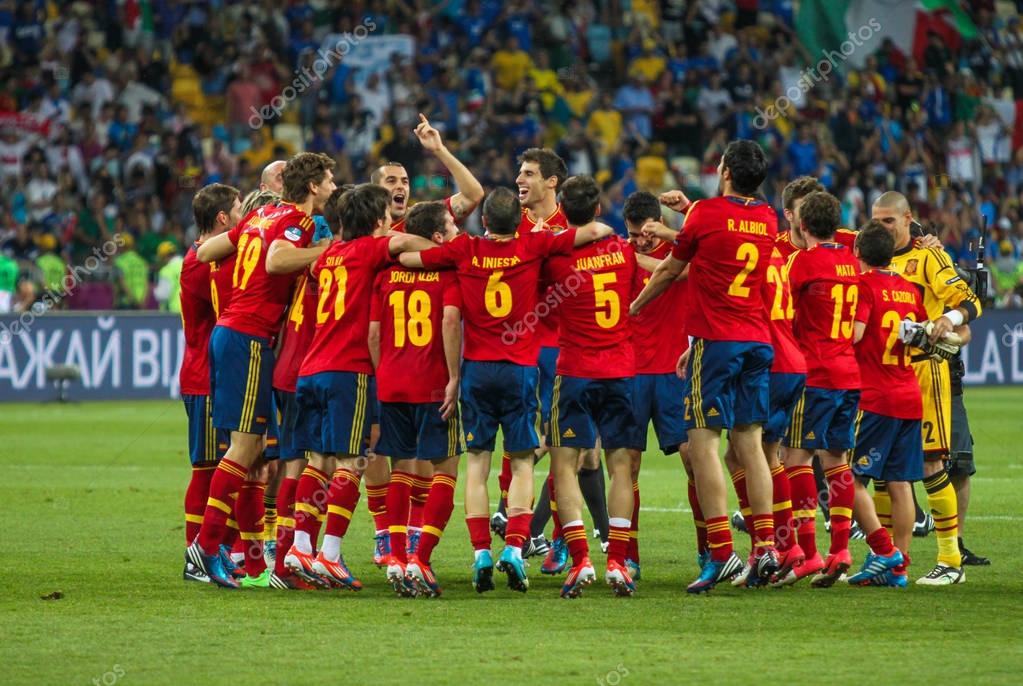 Spain national football team celebrates their victory – Stock Editorial