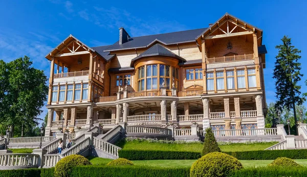 Ahşap Tampere (eski konut Viktor Yanukoviç)