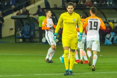 Kharkiv, Ukrayna 6 Aralık 2017: Futbolcu Manchester City FC Ederson sırasında Uefa Şampiyonlar Ligi maç Shakhtar (Ukrayna) - Manchester City Metalist Stadyumu'nda