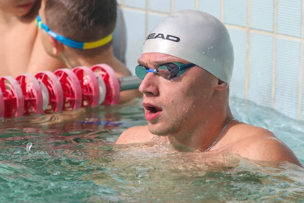 Ουκρανικά Κολυμβητής Liubomyr Lemeshko Κατά Διάρκεια Των Προθηκών Για Παιδιά — Φωτογραφία Αρχείου