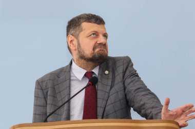 Lokhvytsia, Ukrayna 12 Nisan 2018: Ukrayna Ihor Mosiychuk, insanların Yardımcısı Poltava Bölge Konseyi toplantısı sırasında