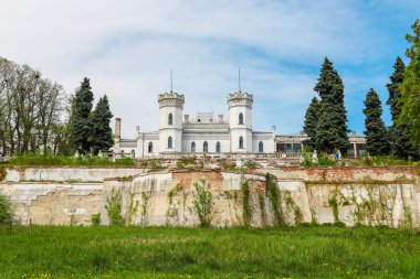 Sharovka, Ukrayna Twhite taş bina Sharovka Palace denir geç on dokuzuncu yüzyıl neo-gotik tarzı
