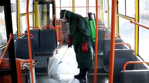 Poltava Ukraine Mars 2020 Médecin Costume Protection Spécial Désinfecte Bus — Video