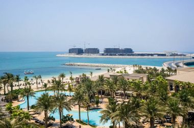 Dubai. 2016 yaz. Dört mevsim otel Jumeirah Plaj hattı ile Dubai şehir