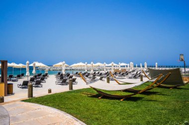 Dubai. 2016 yaz. Fairmont Ajman Hotel sahilden hattı ile Basra Körfezi.