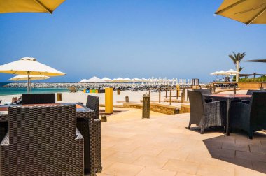 Dubai. 2016 yaz. Fairmont Ajman Hotel sahilden hattı ile Basra Körfezi.