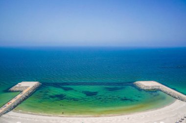 Dubai. 2016 yaz. Fairmont Ajman Hotel sahilden hattı ile Basra Körfezi.