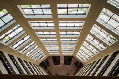 Dubai. 2016 yaz. Geometri iç modern bir otel Fairmont Ajman oluşturur.