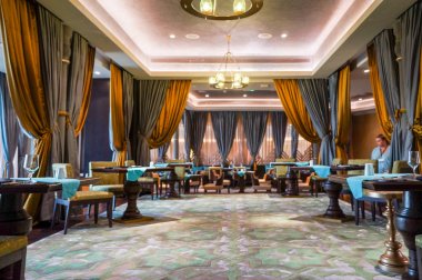 Dubai. Yaz 2016. Dubai. Yaz 2016. Restoranın bulanık arka plan parlak iç