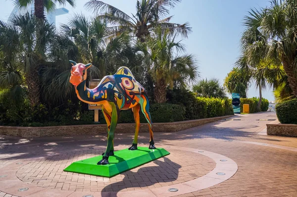 Dubai. En el verano de 2016. Oasis del hotel Jumeirah Beach en el Golfo Pérsico . —  Fotos de Stock