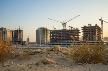 Dubai. Yaz 2016. Dubai'de yeni evlerin inşaatı.