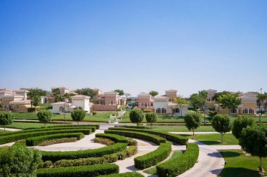 Abu Dabi. 2016 yaz aylarında. Hotel Ritz Carlton peyzajlı vaha. 