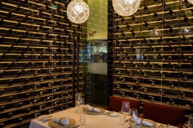 Dubai. 2016 yaz. Şarap Restoran iç