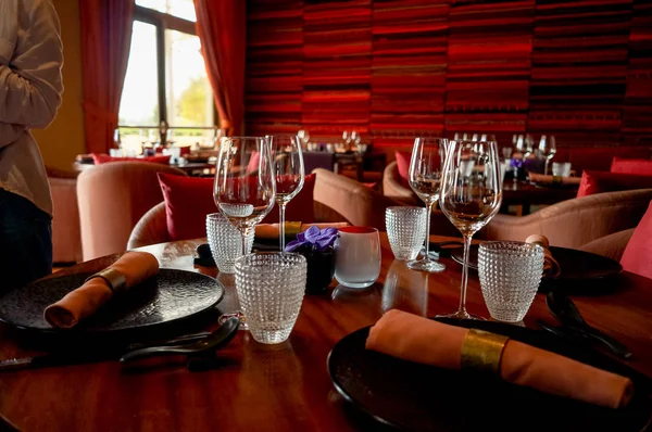 Dubai. Verão de 2016. O interior do restaurante do vinho — Fotografia de Stock