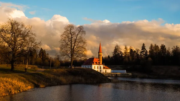 Sankt-Petersburg. Gatchina kasaba. Tarikat castle. Bahar 2017 — Stok fotoğraf