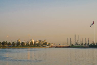 Sharjah. 2016 yaz aylarında. Modern kentsel metropol gün şafak.