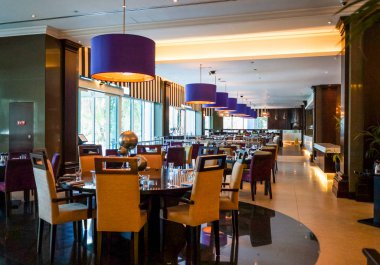 Dubai. 2016 yaz. Aydınlık ve modern iç otel