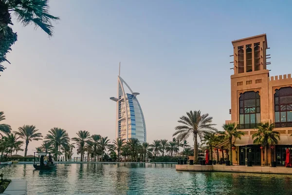 Dubai. Sammer 2016. Souk Madinat Jumeirah em Dubai . — Fotografia de Stock