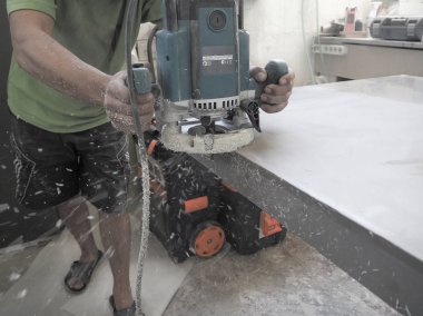 Çalışma fabrikaları tezgah akrilik taş. Freze akrilik taş. El ile mobilya üretim.