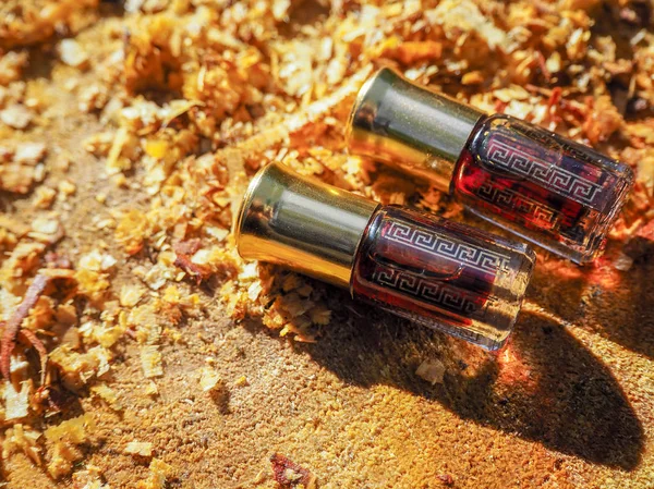 Aceite fragante. Aceite perfumado. Botella pequeña de Arabian Attar . — Foto de Stock