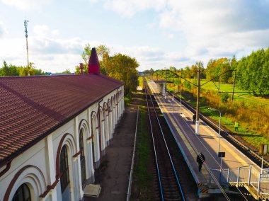 Tren istasyonu platformu. Üstten Görünüm. Rusya. Aleksandrovskaya istasyonu.