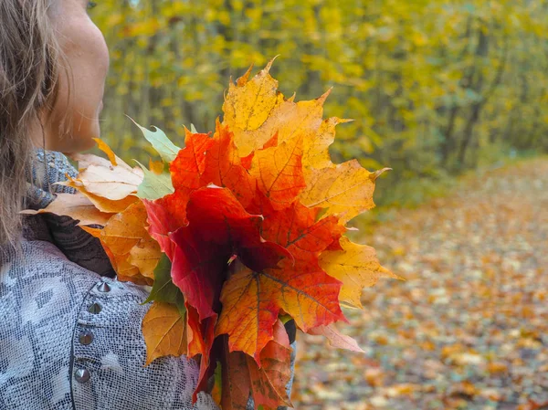 Herfst boeket van bladeren. — Stockfoto
