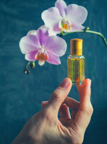 Perfume Oud Attar Árabe Fragancias Aceite Madera Agar Mini Botellas —  Fotos de Stock