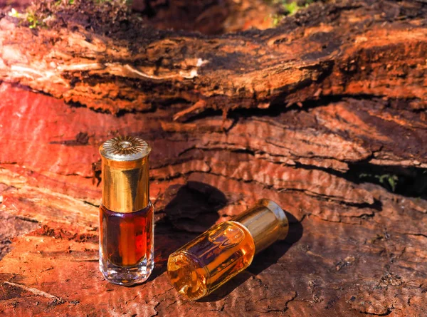 Vecchio Olio Dagli Alberi Agarwood Sandalo Profumo Concentrato Indiano — Foto Stock