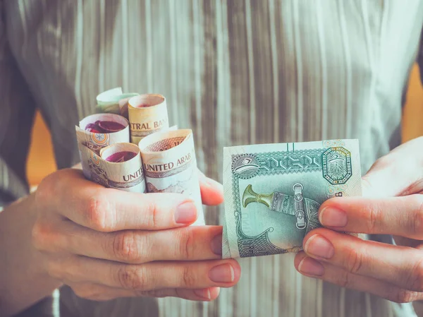 Dirhams Árabes Mano — Foto de Stock