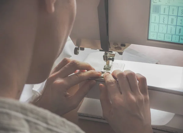 Proceso Costura Primer Plano Máquina Coser Prensatelas Aguja Máquina Coser — Foto de Stock