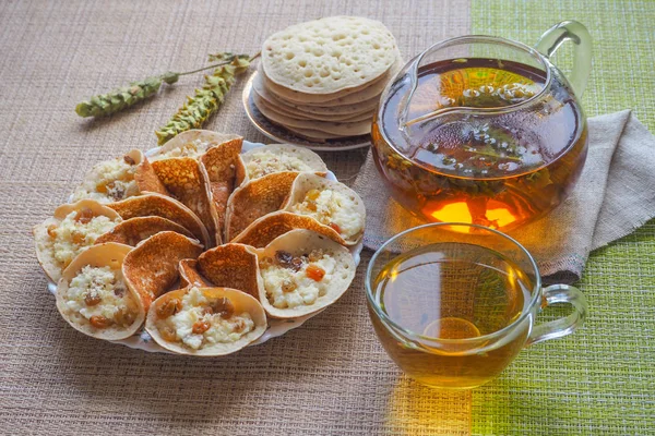 Marokkaanse Pannenkoeken Met Kruidenthee Midden Oosten Voedsel — Stockfoto