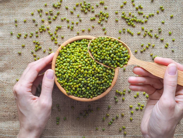 Mung Bean Drewniane Miski Pojęcie Jedzenie Zdrowe Korzystne — Zdjęcie stockowe