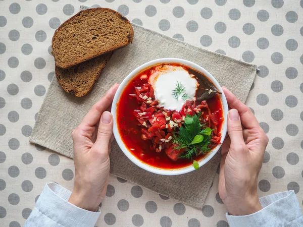 乌克兰传统罗宋汤 俄罗斯素食红汤白碗 — 图库照片
