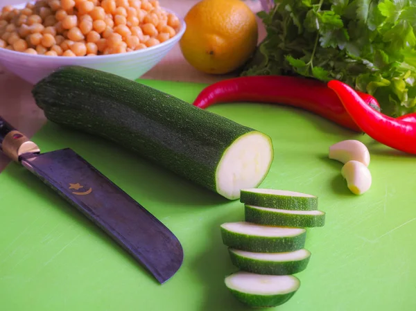 Vágott Zöldségeket Csicseri Borsó Cukkini Vegetáriánus Étrend Rusztikus Hasznos Konyhai — Stock Fotó