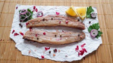 İştah açıcı tuzlanmış ringa balığı filetosu