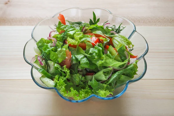 Einen Leichten Salat Mit Gemüse Sommersalat — Stockfoto