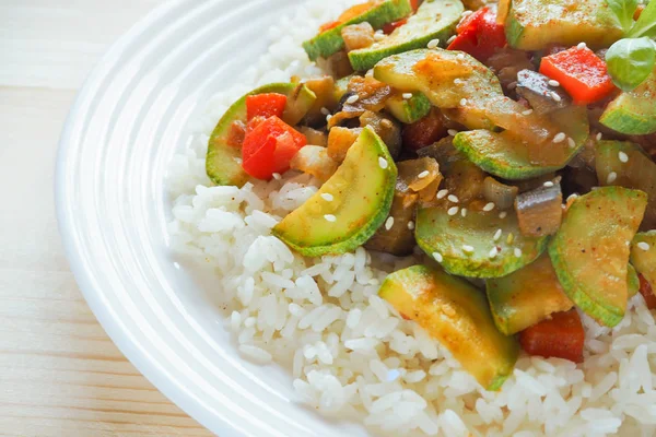 Risotto Dengan Zucchini Dan Lada Pedas Makanan Vegetarian Lezat Beras — Stok Foto